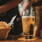 Genießen Sie das Spiel: Die besten alkoholfreien Biere in Deutschland für Spieler